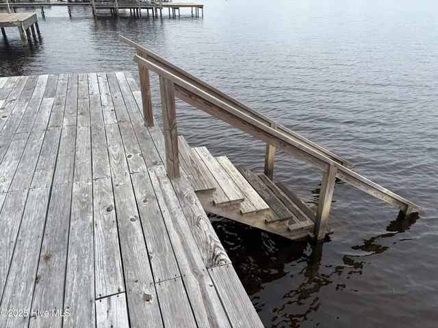 802 Canal Cove Road, Lake Waccamaw, NC 28450