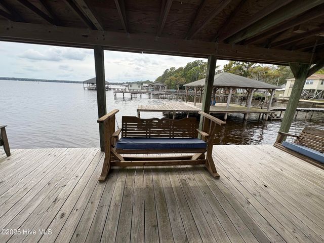802 Canal Cove Road, Lake Waccamaw, NC 28450