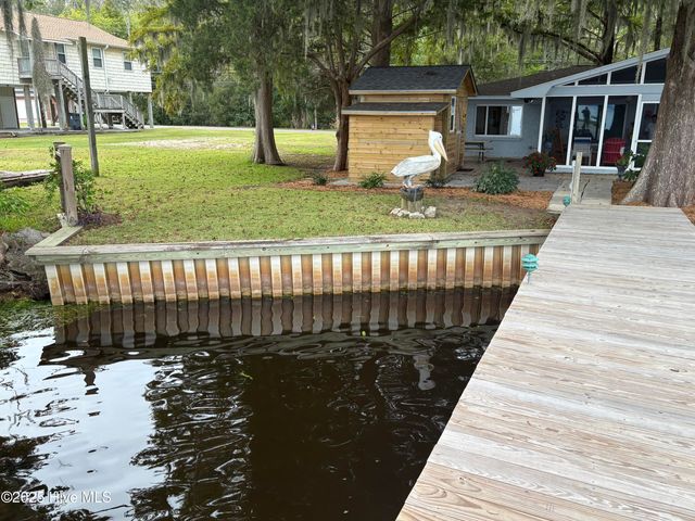 802 Canal Cove Road, Lake Waccamaw, NC 28450
