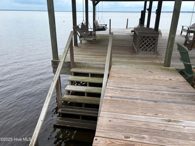 802 Canal Cove Road, Lake Waccamaw, NC 28450