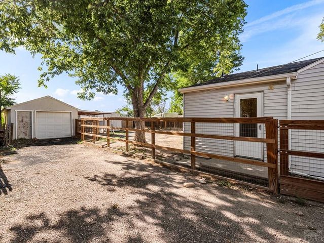 161 Baxter Rd, Pueblo, CO 81006