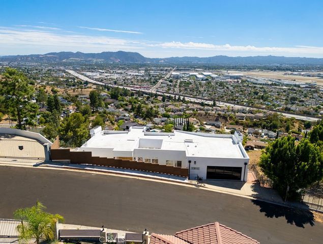 10050 Olivia Terrace, Sun Valley, CA 91352