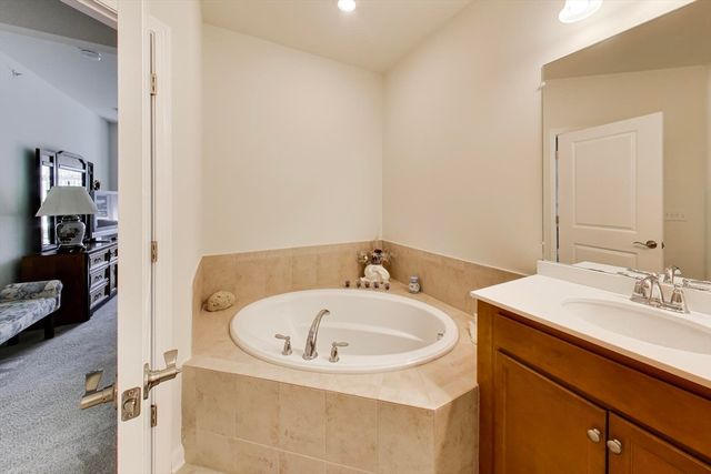 62 Abigail Way 4006, Reading, MA 01867