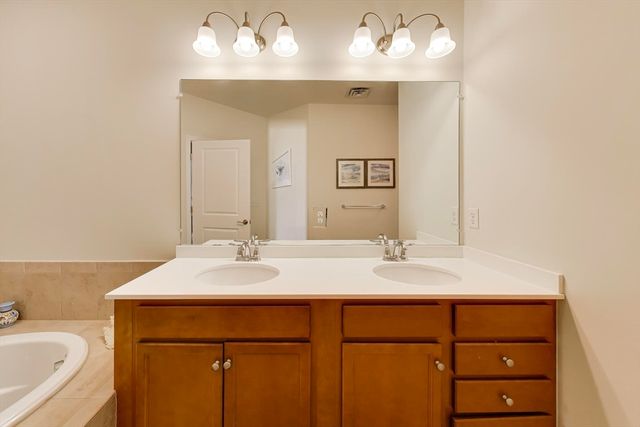 62 Abigail Way 4006, Reading, MA 01867