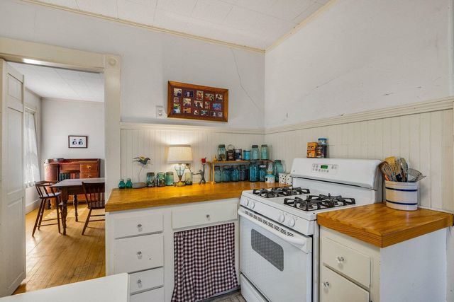 139 Thornton Street, Portsmouth, NH 03801