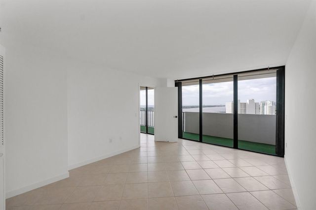 5600 N Flagler Drive 2504, West Palm Beach, FL 33407