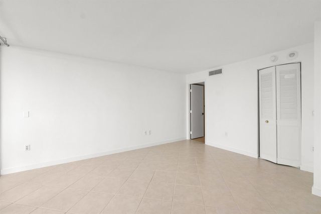 5600 N Flagler Drive 2504, West Palm Beach, FL 33407