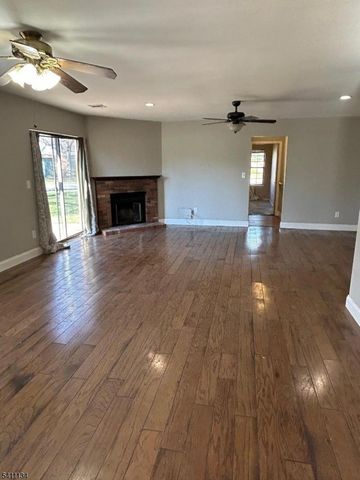 10 Daniel Ct, Lebanon Boro, NJ 08833