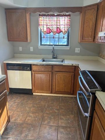 10 Daniel Ct, Lebanon Boro, NJ 08833