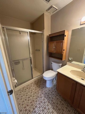 10 Daniel Ct, Lebanon Boro, NJ 08833