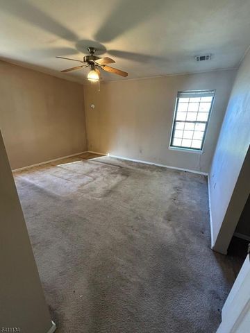 10 Daniel Ct, Lebanon Boro, NJ 08833