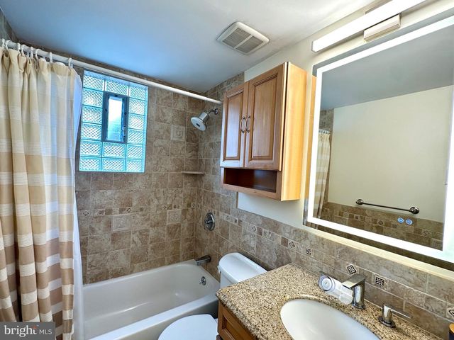 816 NAYLORS RUN RD, Havertown, PA 19083
