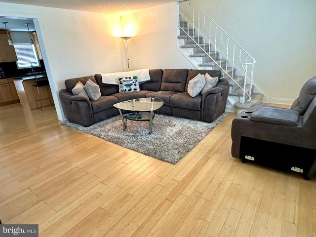 816 NAYLORS RUN RD, Havertown, PA 19083