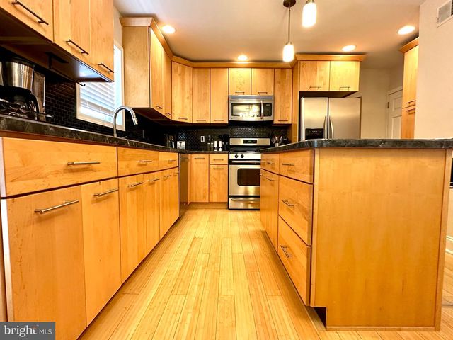 816 NAYLORS RUN RD, Havertown, PA 19083