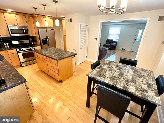 816 NAYLORS RUN RD, Havertown, PA 19083