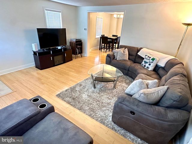816 NAYLORS RUN RD, Havertown, PA 19083