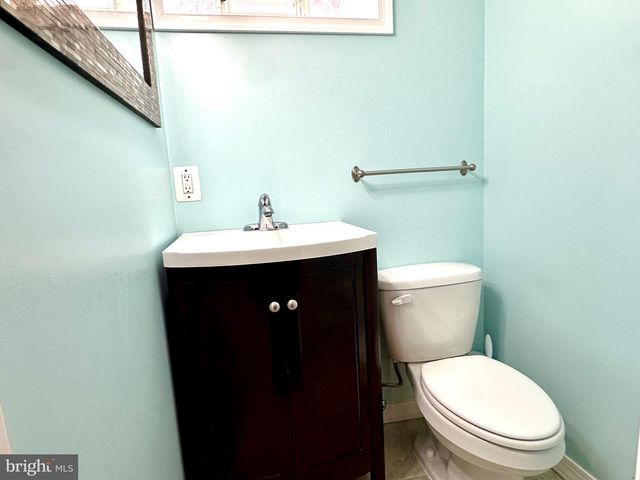 816 NAYLORS RUN RD, Havertown, PA 19083