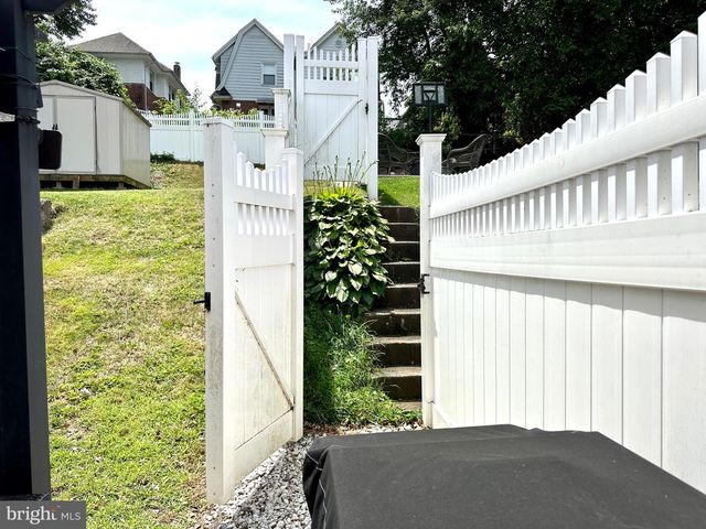 816 NAYLORS RUN RD, Havertown, PA 19083