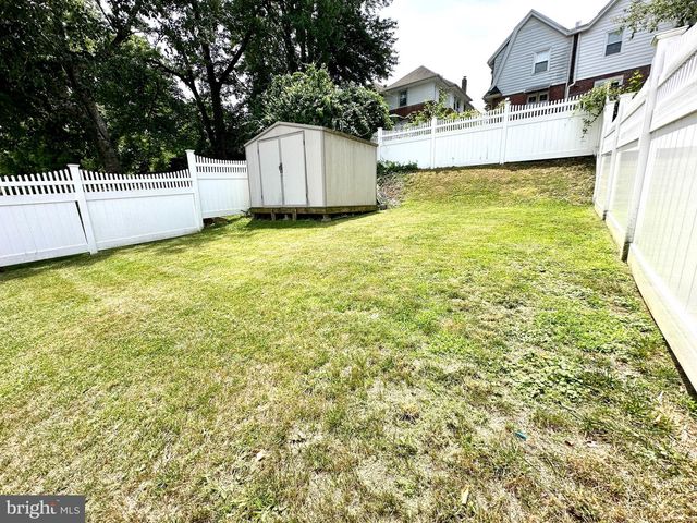 816 NAYLORS RUN RD, Havertown, PA 19083