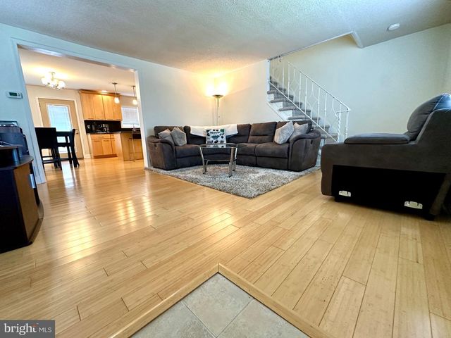 816 NAYLORS RUN RD, Havertown, PA 19083