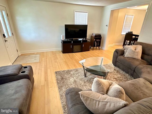 816 NAYLORS RUN RD, Havertown, PA 19083