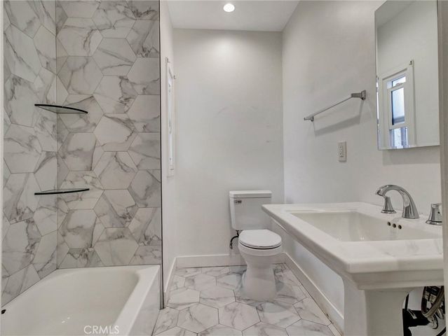 6428 S Van Ness, Los Angeles, CA 90047