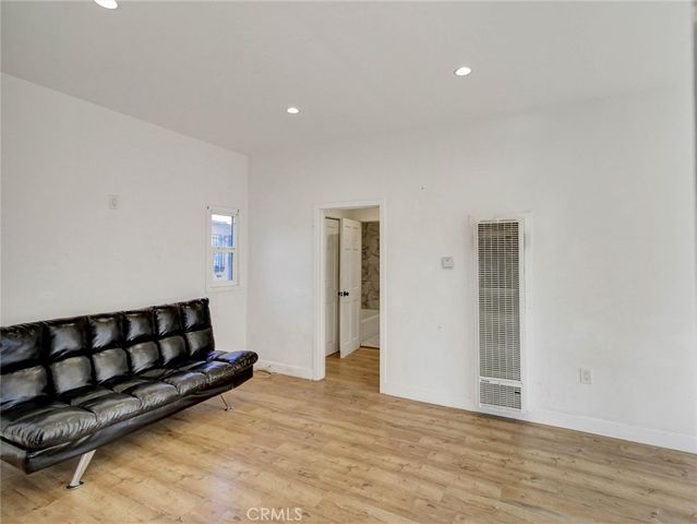 6428 S Van Ness, Los Angeles, CA 90047