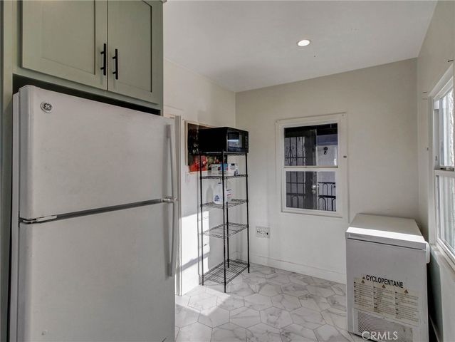6428 S Van Ness, Los Angeles, CA 90047