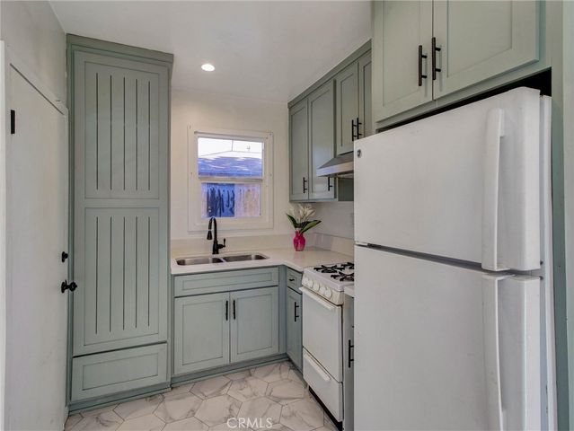 6428 S Van Ness, Los Angeles, CA 90047