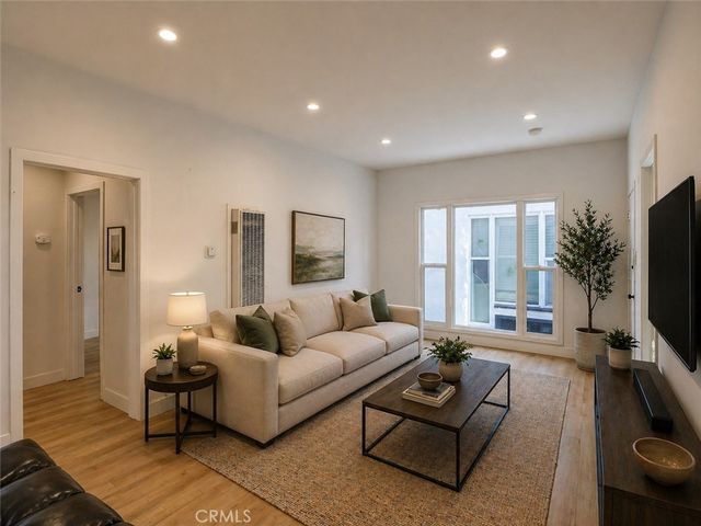 6428 S Van Ness, Los Angeles, CA 90047
