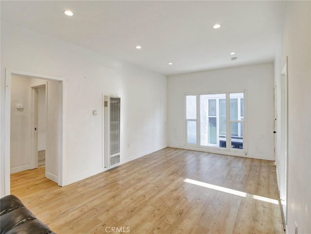 6428 S Van Ness, Los Angeles, CA 90047