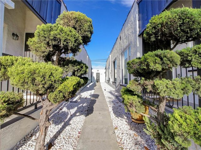 6428 S Van Ness, Los Angeles, CA 90047