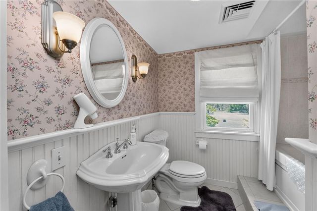 7072 Passer, Upper Saucon Twp, PA 18036