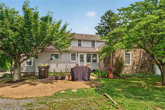 7072 Passer, Upper Saucon Twp, PA 18036