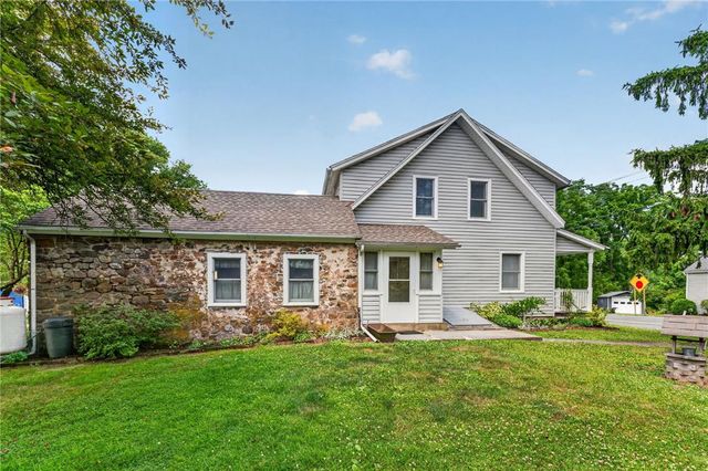 7072 Passer, Upper Saucon Twp, PA 18036