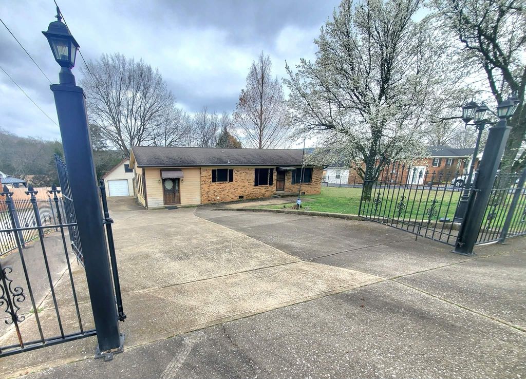 18 Roberts Ln, Lebanon, TN 37087