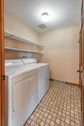 39W304 Hogan Hill, Elgin, IL 60124