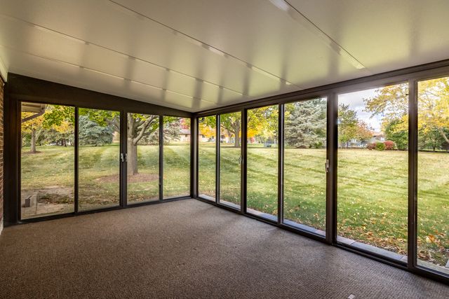 39W304 Hogan Hill, Elgin, IL 60124