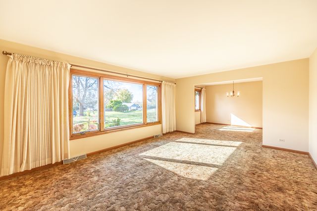 39W304 Hogan Hill, Elgin, IL 60124