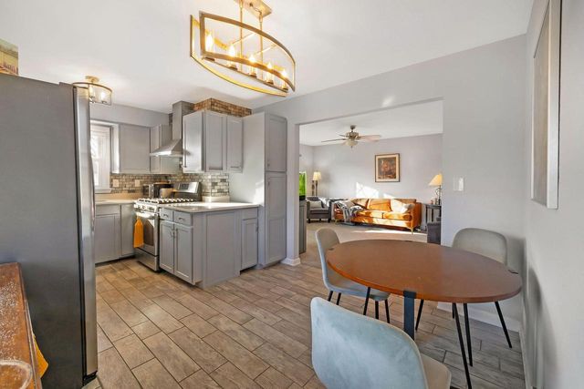 3942 S Troy AVENUE, Saint Francis, WI 53235