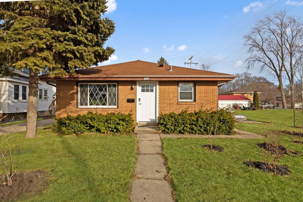 3942 S Troy AVENUE, Saint Francis, WI 53235