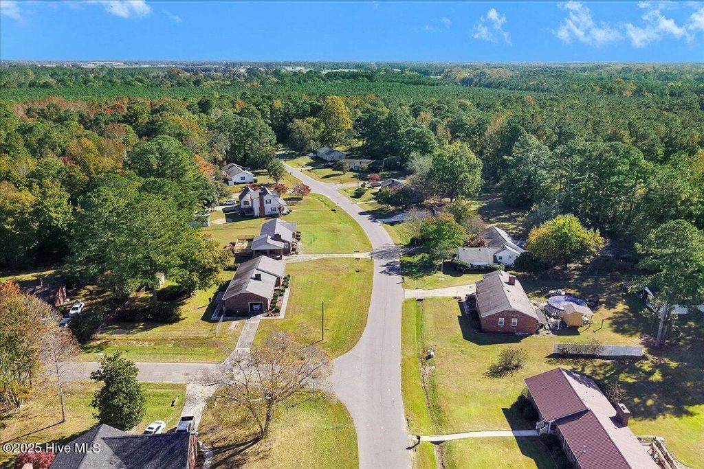 Image 14 of property listing at 58 Old English Lane, Kinston, NC 28504