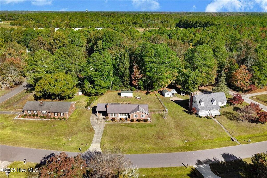 Image 16 of property listing at 58 Old English Lane, Kinston, NC 28504