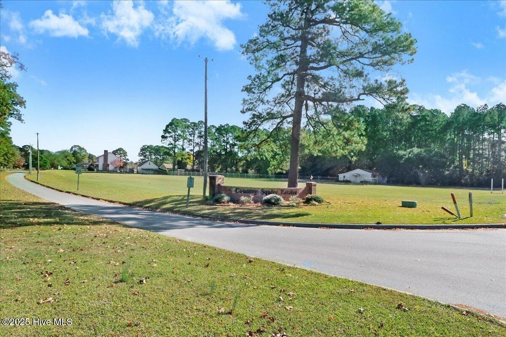 Image 6 of property listing at 58 Old English Lane, Kinston, NC 28504