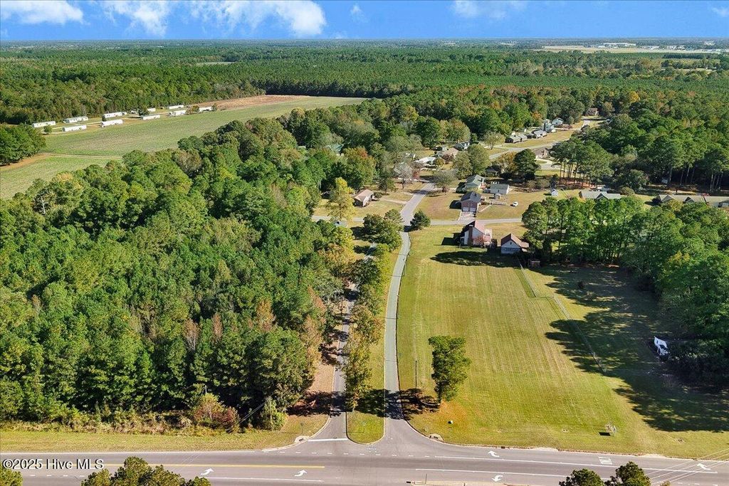 Image 7 of property listing at 58 Old English Lane, Kinston, NC 28504