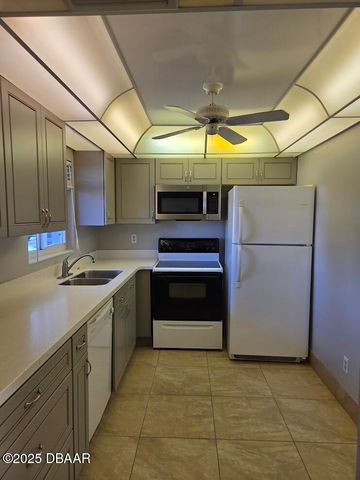 100 Silver Beach Ave Apt 214, Daytona Beach, FL 32118