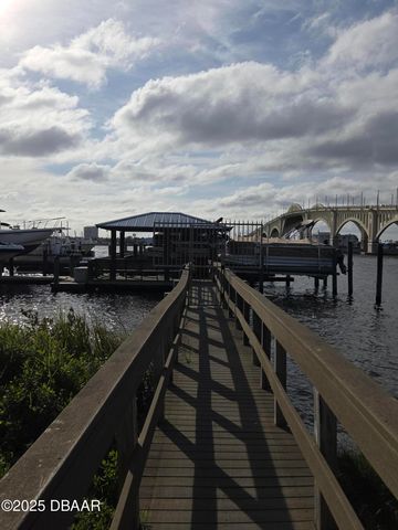 100 Silver Beach Ave Apt 214, Daytona Beach, FL 32118