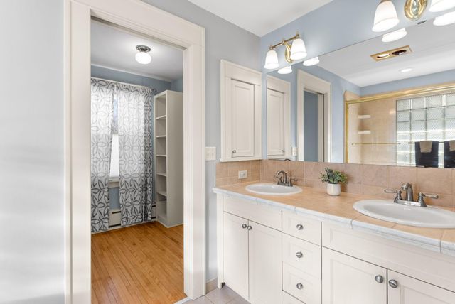 4929 Queen Avenue S, Minneapolis, MN 55410