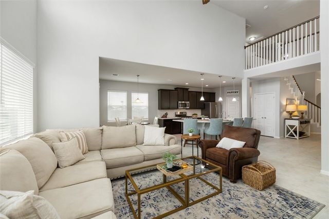 202 San Saba Dr, Mont Belvieu, TX 77523