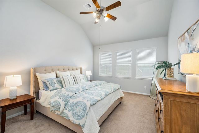 202 San Saba Dr, Mont Belvieu, TX 77523